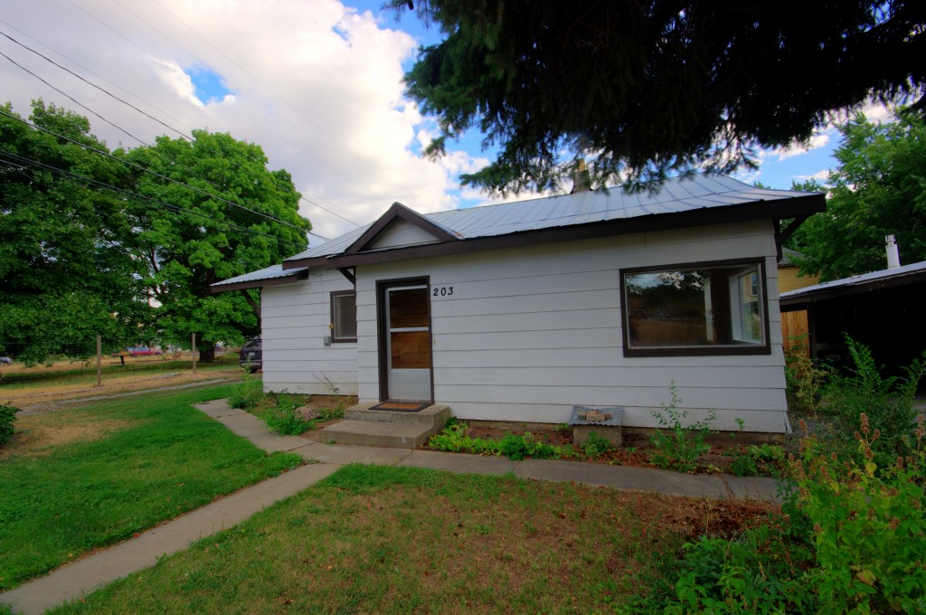 203 4th Ave E 98862